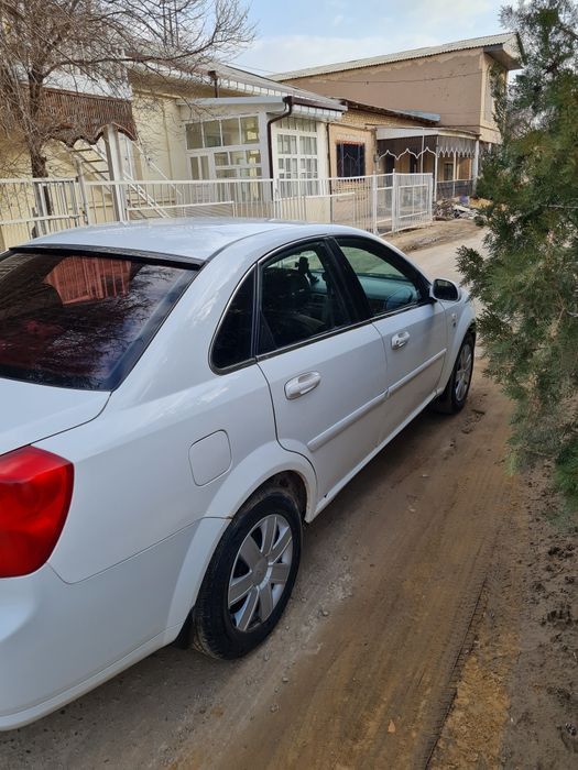 Ласетти 1.6 сотилади