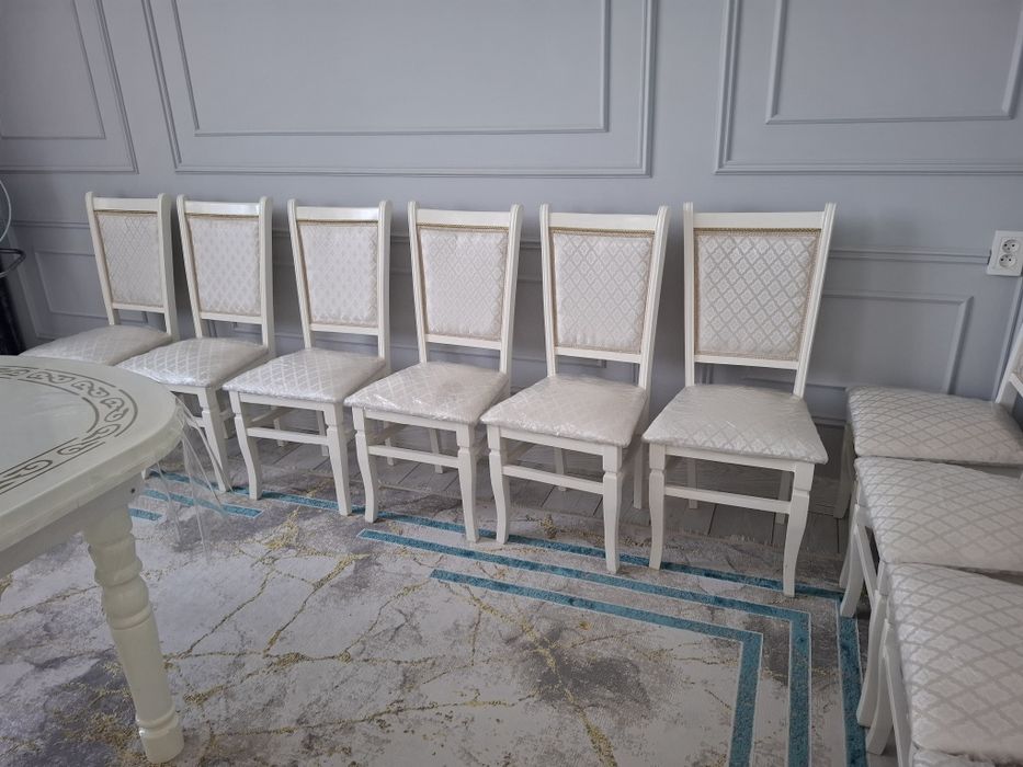 Столы со стульями в зал