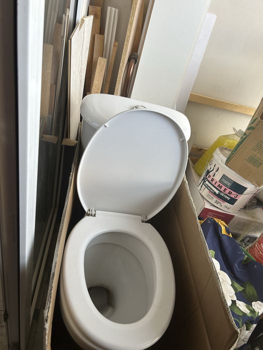 Б/у унитаз для ремонта