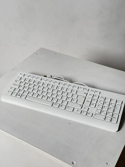Настолен iMac 21.5” / i5 / 16GB RAM / 1TB + клавиатура подарък