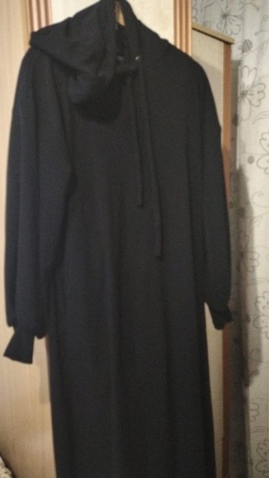 Платье с капюшоном