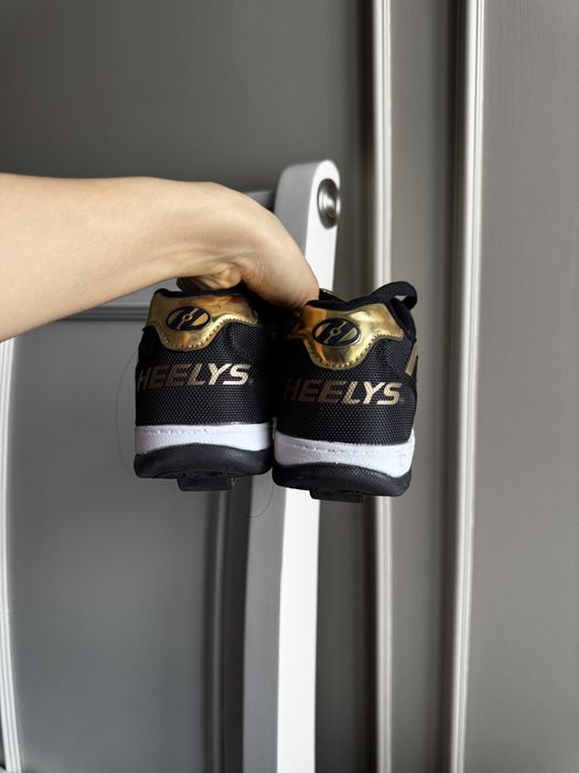 Кроссовки HEELYSс роликами, 35 размер, оригинал