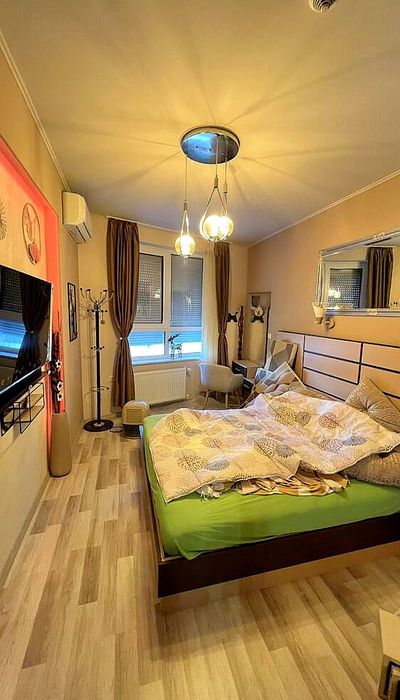 Дава се под наем Тристаен апартамент в Бургас, Зорница - 100 кв.м за 1122 € - Снимка #3