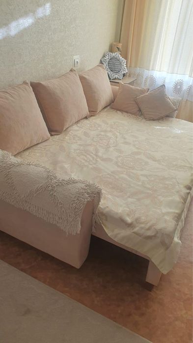 Продается мягкий, молочный,  угловой диван