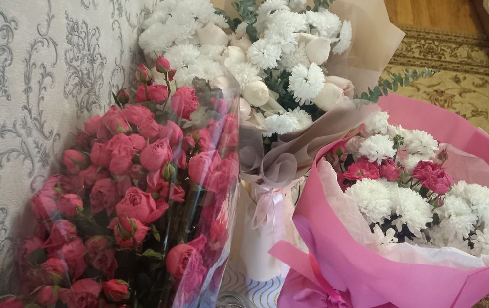 Букет и цветы срочно продам