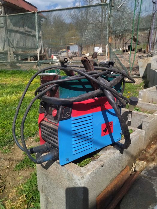 vand doua aparate de sudura unul cu electrozi si tig 1050lei si unul cu electrozi si sarma flux 380lei