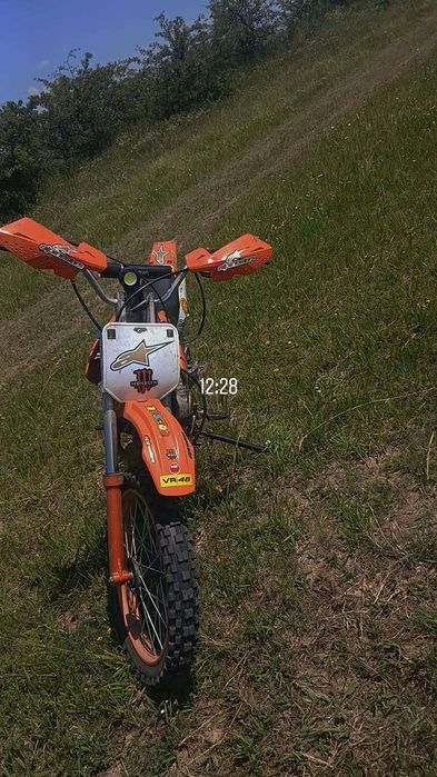 Vând cross de 125