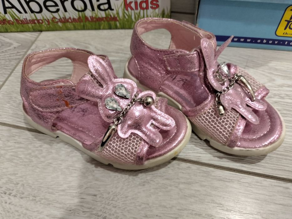 Продам детскую обувь