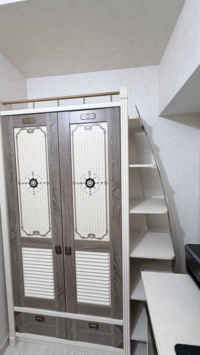 Шкаф б/у состояние отличное 100х50х210