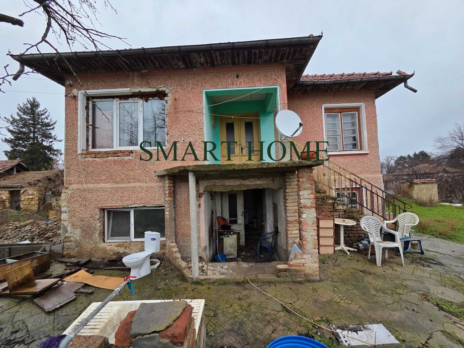 Двуетажна къща в с. Поликраище!