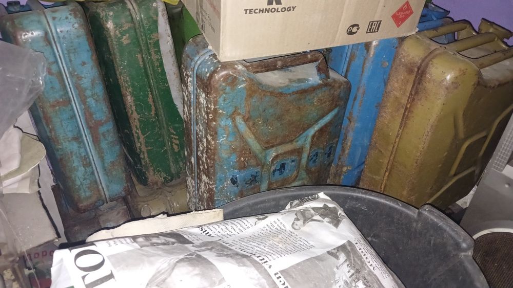 Продам канистры металлические