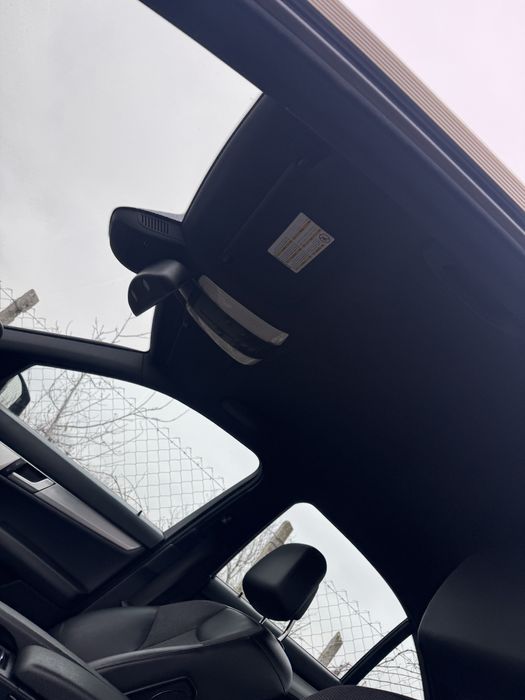 Plafon negru scaune piele material interior mercedes c class w204
