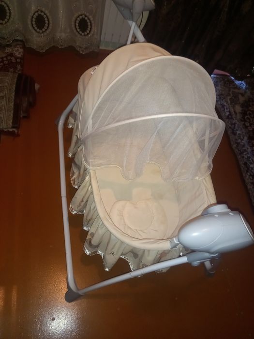 Детиские качела в хорошим состаяние