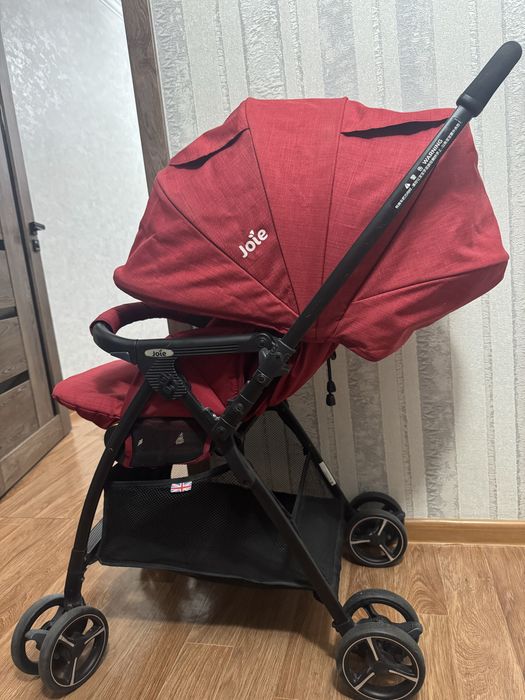 Коляска прогулочная Joie