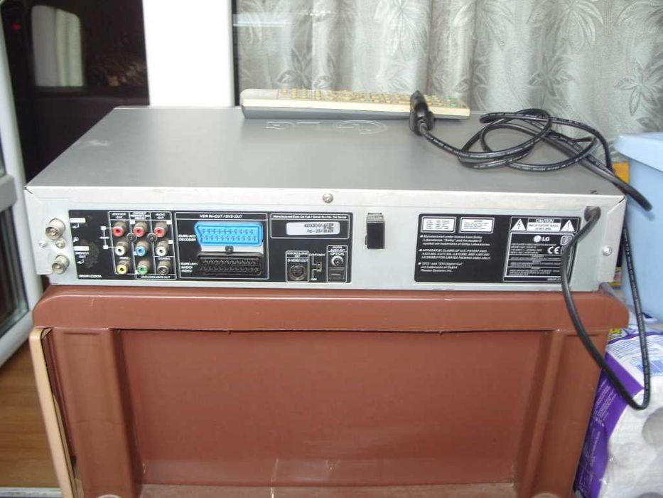 LG VC8716 DVD/VHS HiFi Player Combo - 75 €