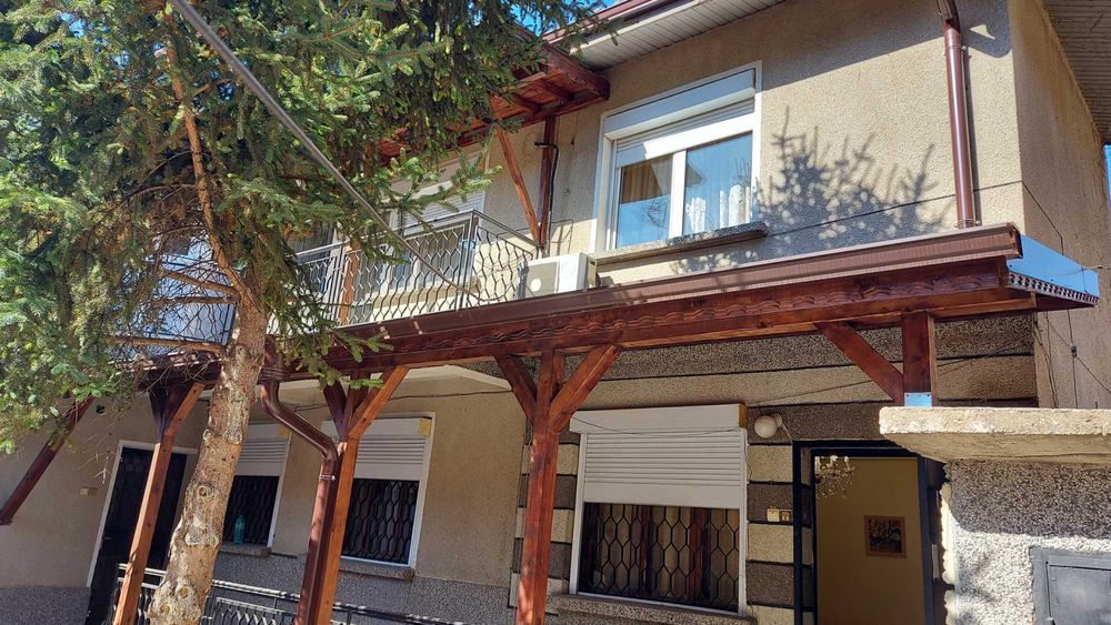 Под НАЕМ, КЪЩА, Идеален Център