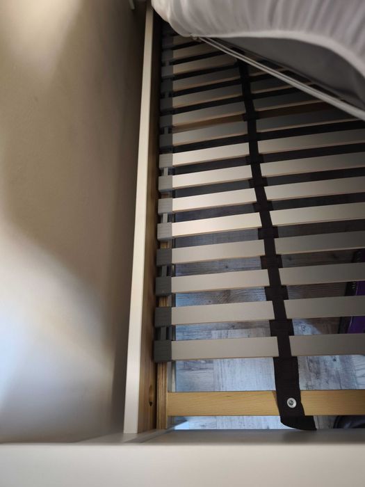 Продавам легло IKEA Hemnes 160/200