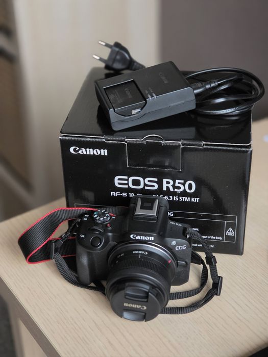Canon Eos R50 с обектив RF-S 18-45mm f/4.5-6.3 и карта 128GB