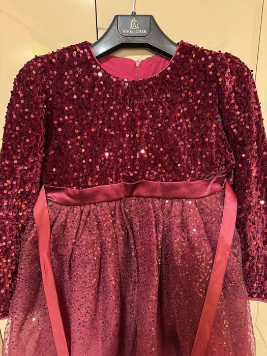 Платье на 6-7 лет, одевалось раз.