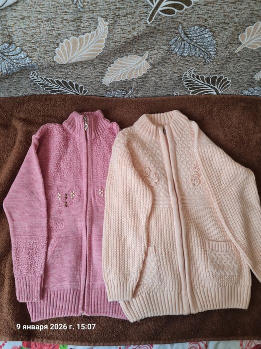 Кофточки теплые для девочекк