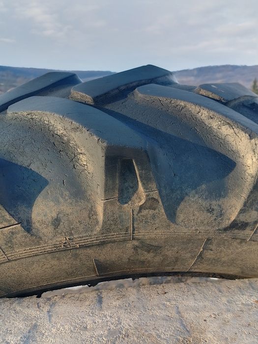 Vând anvelope 1400-38