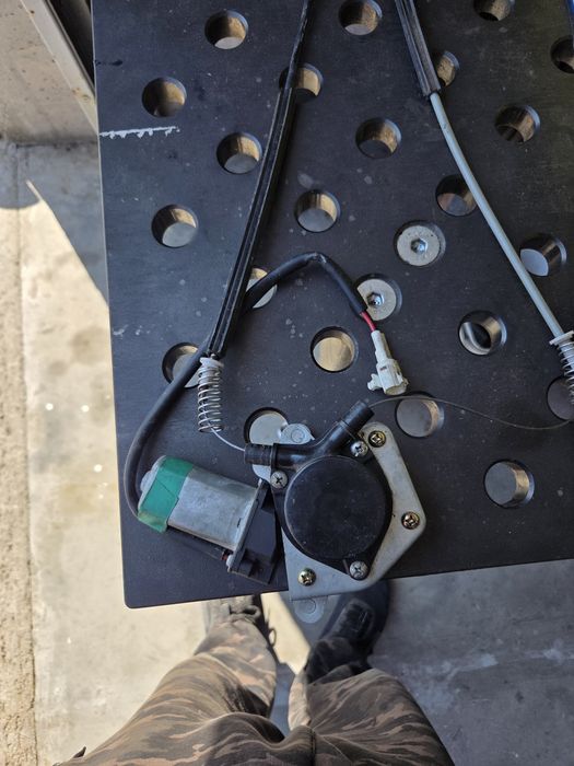 Моторче за предно ляво стъкло Suzuki Grand Vitara 1.9HDI 2004