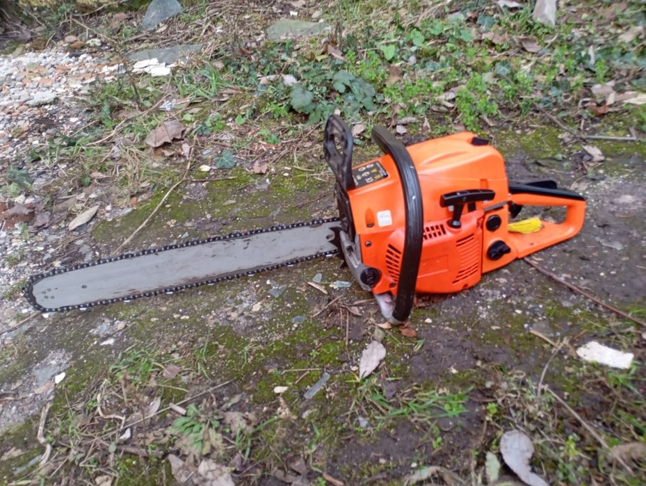 Продавам моторна резачка, с ключ 3/1  с  50см шина