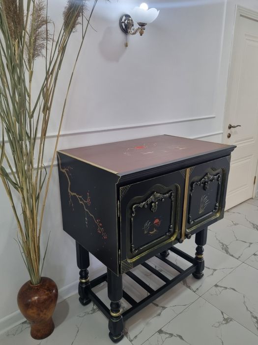 Винтажный шкаф для интерьера