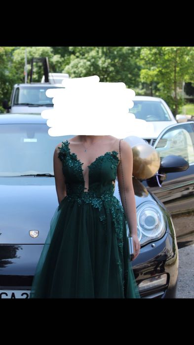 Бална рокля с гол гръб