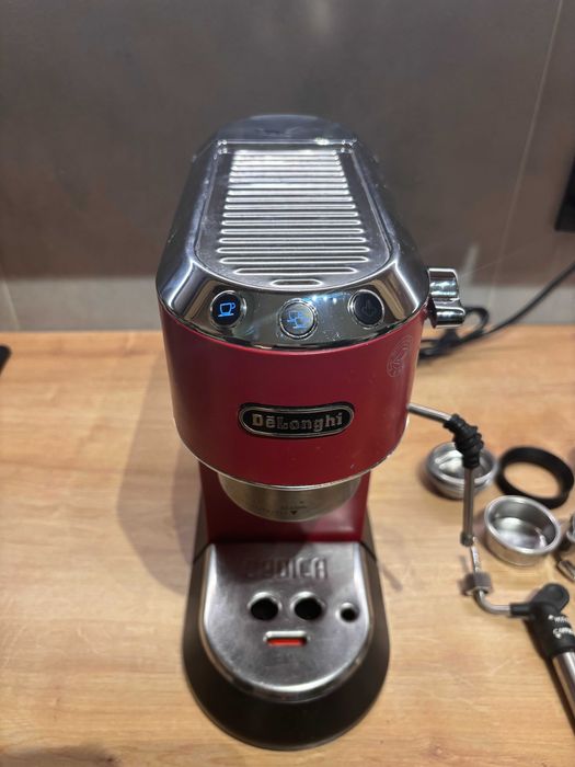 Pachet Espressor si rasnita Delonghi Dedica barista pack