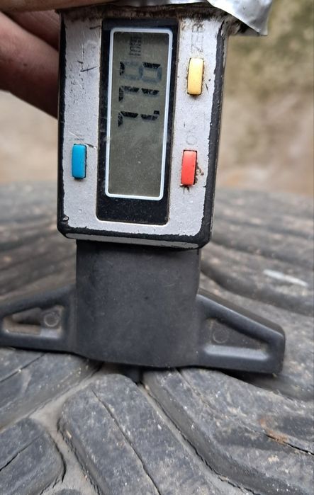 2 броя всесезонни гуми 215 55 17 Michelin 7mm