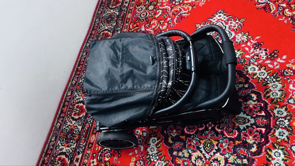 Продам коляску в отличном состояние