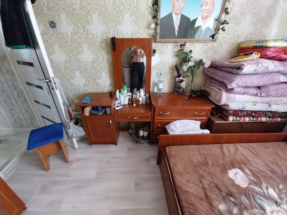 Продаются кровать и тумбочки