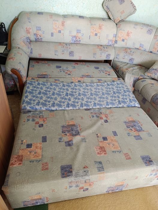 Угловой диван и два кресла