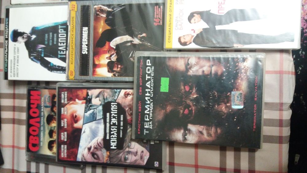 DVD и CD диски с фильмами