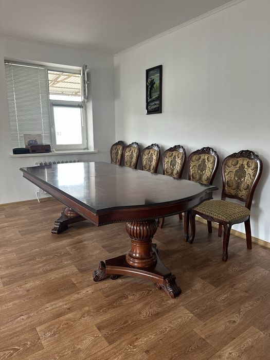 стол в гостиную