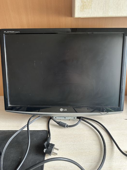 Монитори с кабели