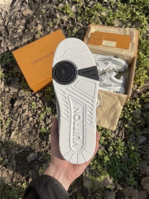 Louis Vuitton Skate Gri cu Alb