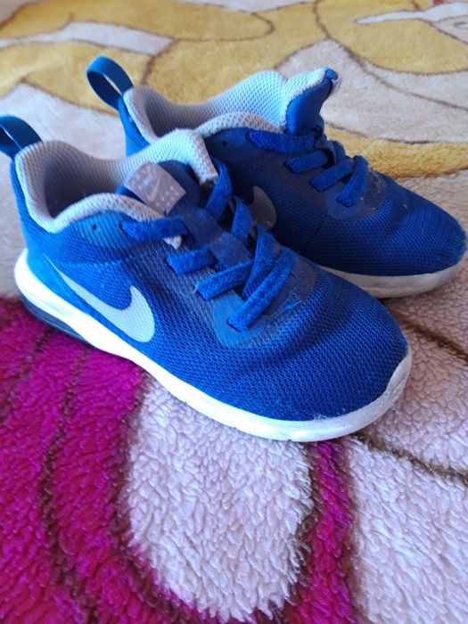 Продавам детски обувки Nike