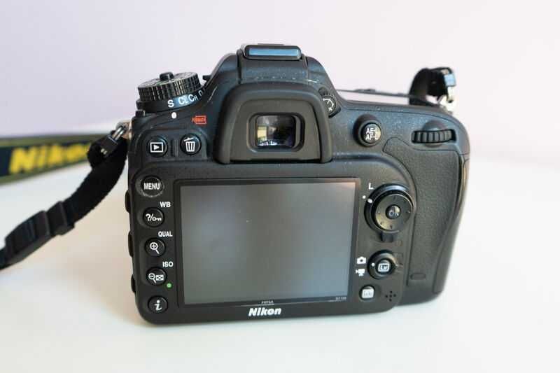 Фотоапарат Nikon D7100 (тяло)