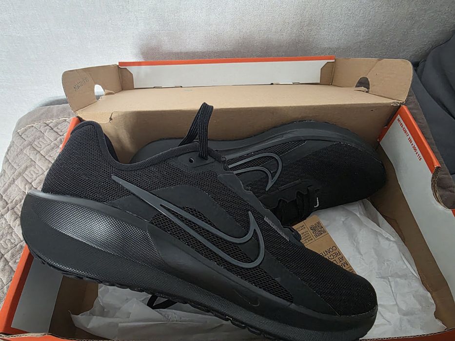 Кроссовки Nike .