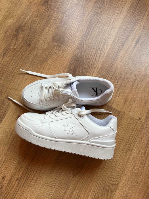 Calvin Klein бели маратонки