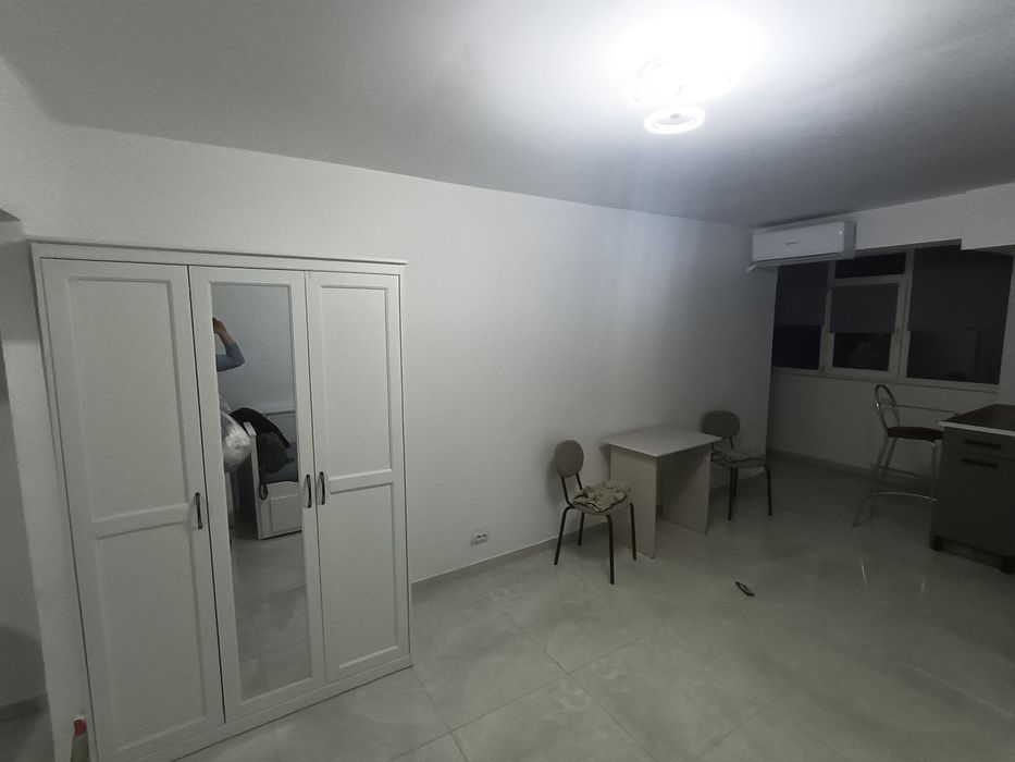 Închiriez garsoniera