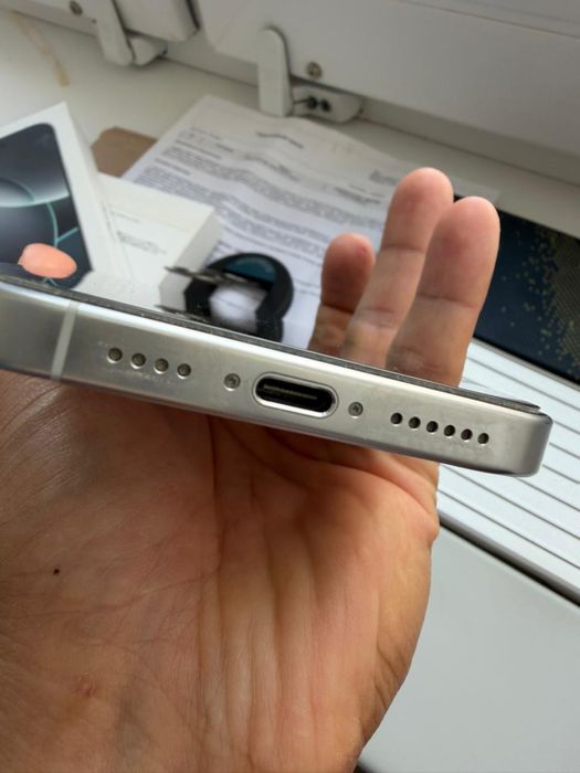 iPhone 16 Pro Max 256 GB — Идеальное состояние