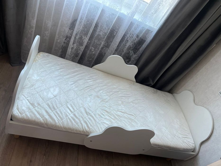 Продам детскую кровать .