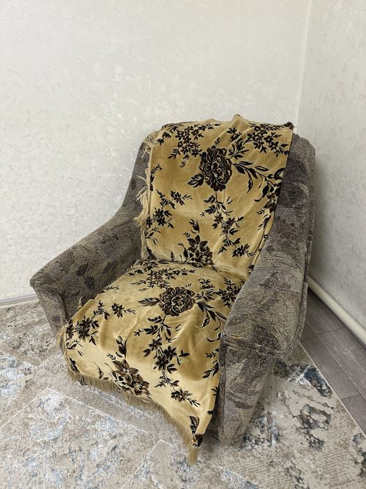 Продается диван с двумя креслами