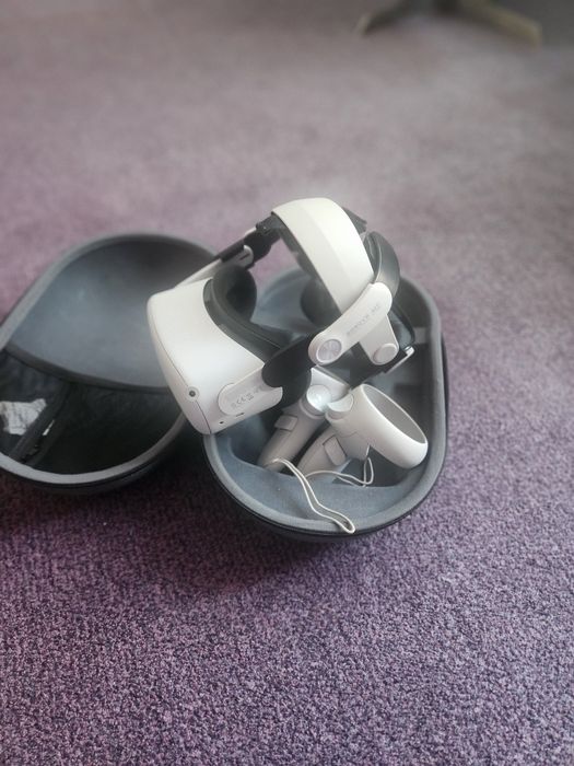 Meta quest 2 cu accesorii originale