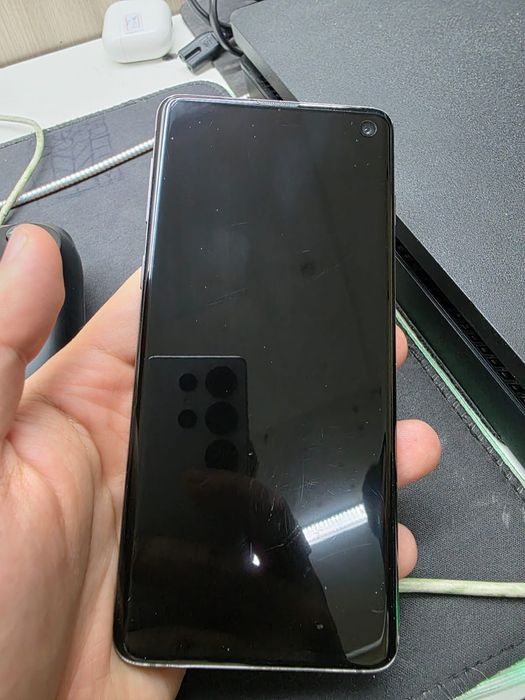 Продам Самсунг S10 с документами.