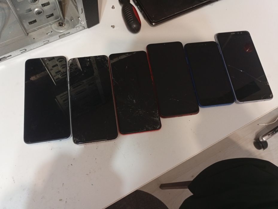 Продам 6 телефонов