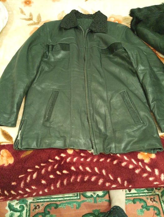 Продаеца куртка мужскаят(коженная)